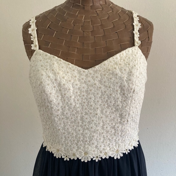 Ted Baker Rosemary Daisy Dip Hem Pleat Midi Dress Navy & White - Picture 4 of 9